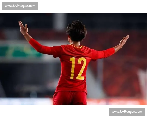 连续颠球过人惊艳永川!中国女足新星演绎教科书级技巧 连续颠球过人惊艳永川!中国女足新星演绎教科书级技巧