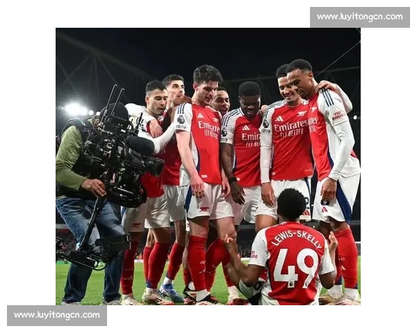 阿森纳青训新星与巴黎双雄同框：金童金球激励未来