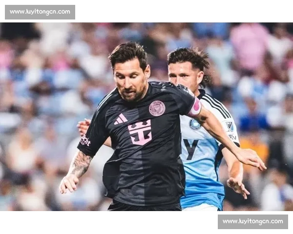 伊布怒批迈阿密：梅西在雕像群中踢球，输球的是足球本身